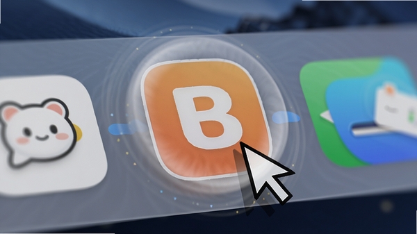BitDock Dock栏图标放大动画效果特写，画面聚焦于屏幕底部的Dock栏，鼠标指针悬停在一个图标上，图标平滑放大并带有弹性回弹效果，周围图标略微缩小以作衬托，背景虚化，突出图标的精致质感和动画的流畅度