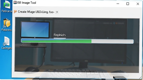 USB Image Tool备份过程界面，软件窗口显示正在创建镜像文件，进度条滚动，背景为电脑桌面，光线明亮，界面清晰