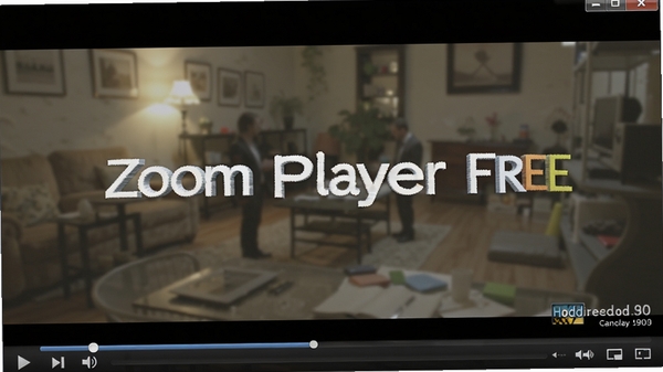 Zoom Player FREE 高清视频播放画面，画面细腻流畅，右下角显示硬件解码信息，背景虚化，突出播放细节