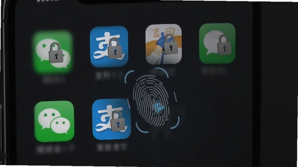 绫羽盒子应用锁功能演示，手机屏幕显示微信、支付宝等应用图标带有锁定标记，背景为深色极简风格，中央有指纹验证动画，强调安全防护，整体色调沉稳。