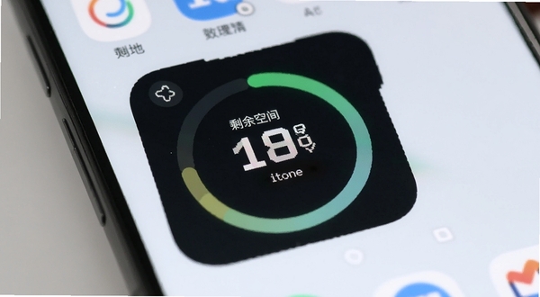 全效深度清理大师 存储监控小组件 手机桌面 剩余空间数字 环形进度图 简约风格 浅色背景