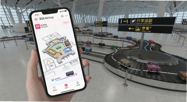 深圳航空APP机场导航与行李追踪界面，手机屏幕显示航站楼3D地图与行李运输路径，背景为机场内部结构透视，有行李传送带与指引标识，科技感与实用感结合，适配Boogu模型生成
