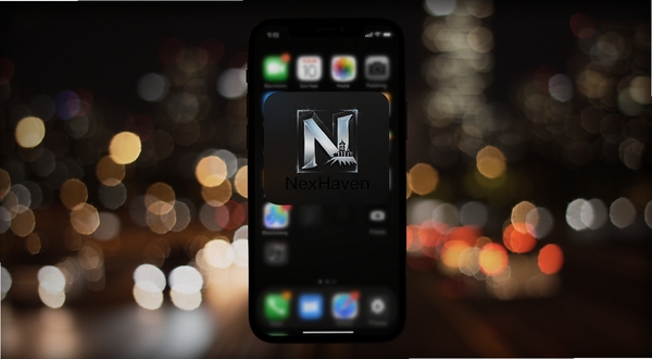 NexHaven 深色模式界面展示手机桌面小组件,背景为夜晚城市灯光虚化效果,整体色调偏暗,突出软件标志