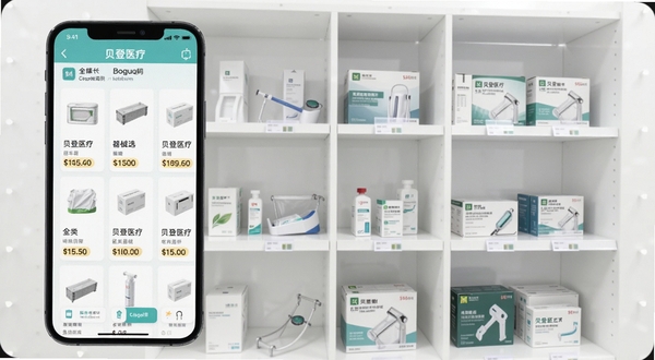 贝登医疗全品类器械选购界面展示图，画面主体为手机屏幕内呈现医疗器械商品网格列表，每件商品配有缩略图、名称和价格标签，背景区域为简洁的白色货架场景，货架上整齐摆放各类医疗器械包装盒，整体画面突出商品丰富、分类清晰、选购便捷的视觉感受，适配Boogu模型生成。